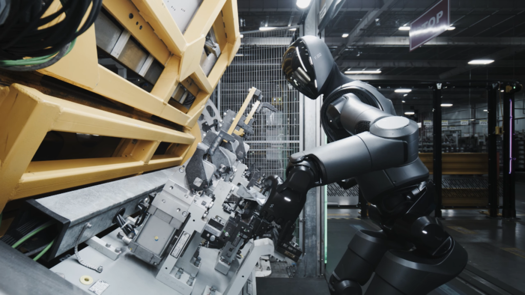 Humanoid robots are already helping in factories. For now, they take care of the heaviest work. [Spanish]