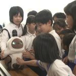 The new classmate is a robot equipped with artificial intelligence that recognizes children's faces and supports mental health｜FBC NEWS NNN [Japanese]
