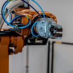 AI-based robots help combat the problem of electronic waste [Romanian]