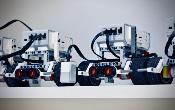 The Future of Robotics in STEM Education [English]