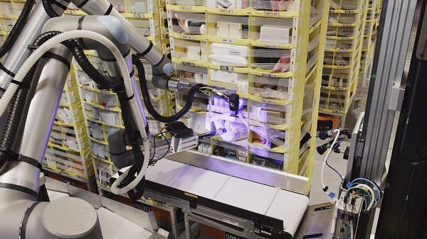 Amazon unveils ‘Vulcan’, a logistics robot that senses touch [Korean]
