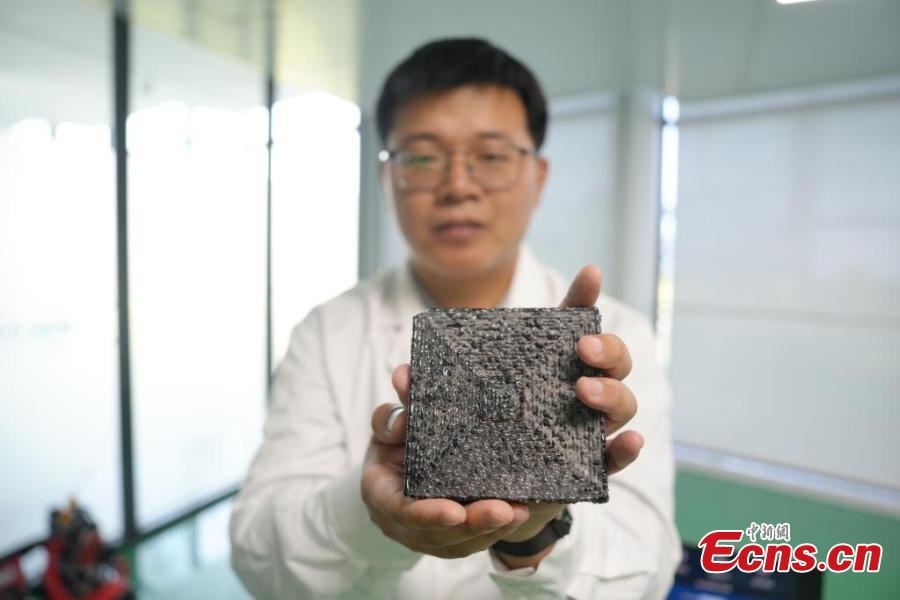 Chinese scientists invented a 3D printing robot for bricks made from lunar soil [Greek]